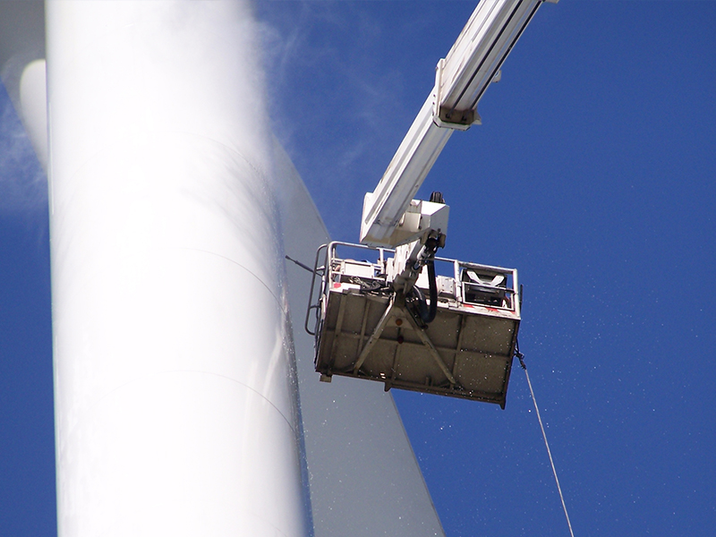 Cleaning wind turbine